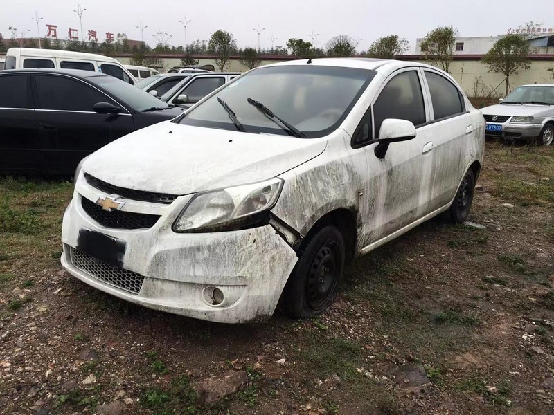 拆车件网 13款赛欧三厢1 4 Se Mt 理想幸福版 事故车网